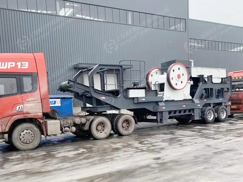 <b>福建泉州时产150吨鹅卵石鄂式移动碎石机发货</b>